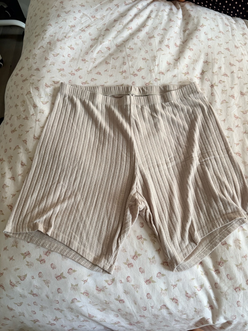 Ribbed Knit Lounge Shorts in Light Taupe
